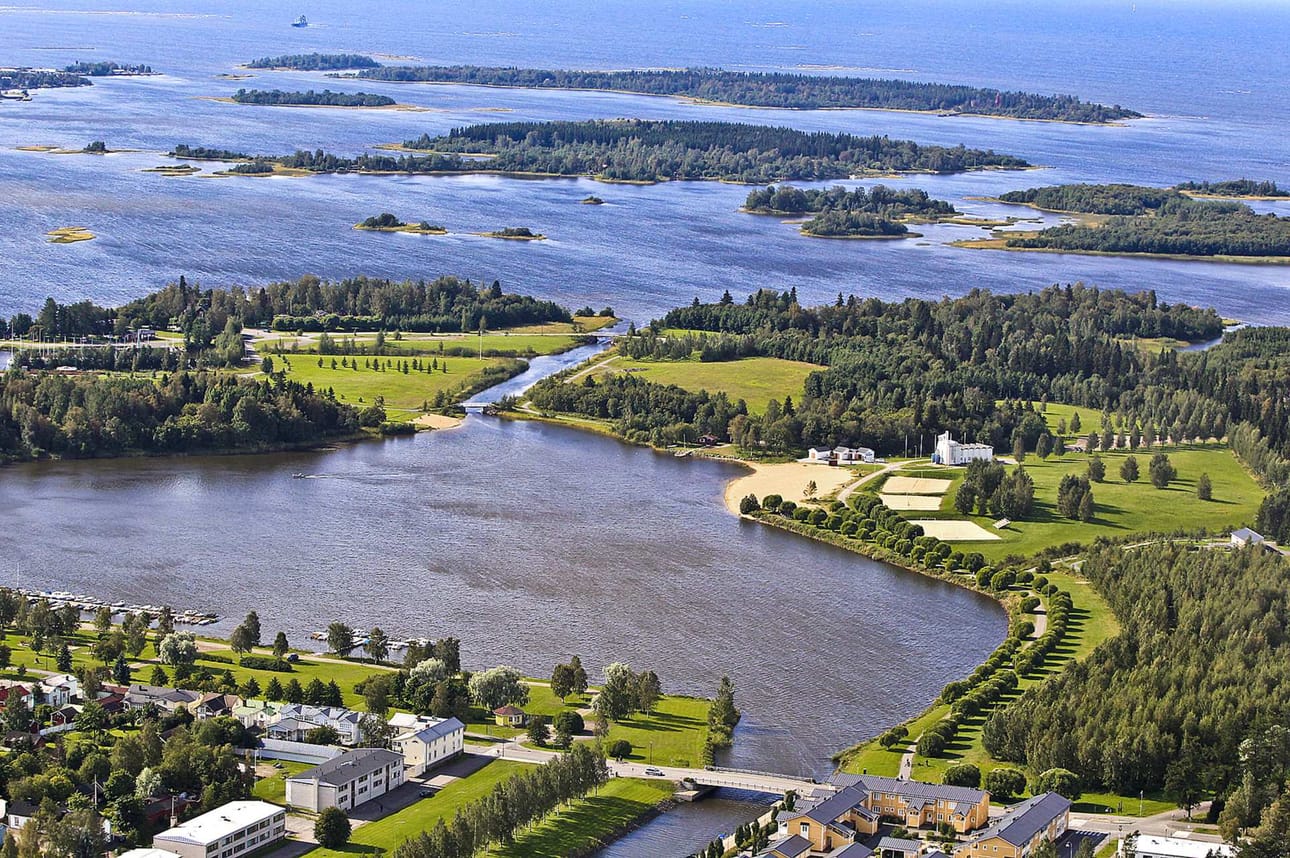 Jos Kaupunginrannalle kaavoitetaan lisää asuntoja, menettävät Raahen keskustan asukkaat Reetta Ronnin mielestä lähiluontonsa.