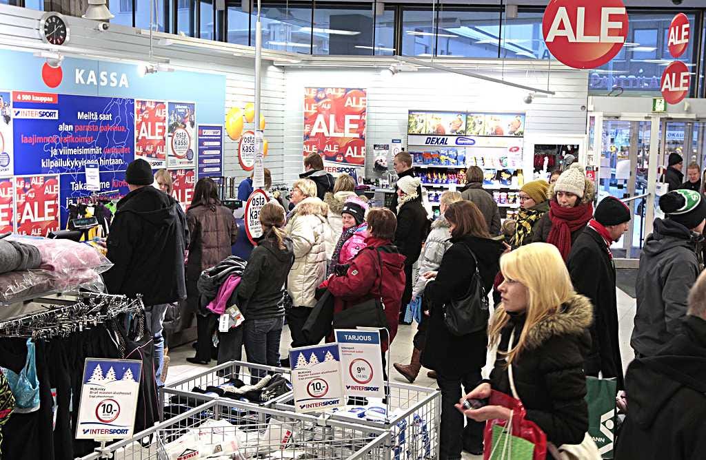 Oulun kauppakamari haluaa poikkeusluvan pitää kauppoja auki myös loppiaisena. Joulun ja vuodenvaihteen jälkeen alennusmyynnit käyvät kiivaimmillaan.