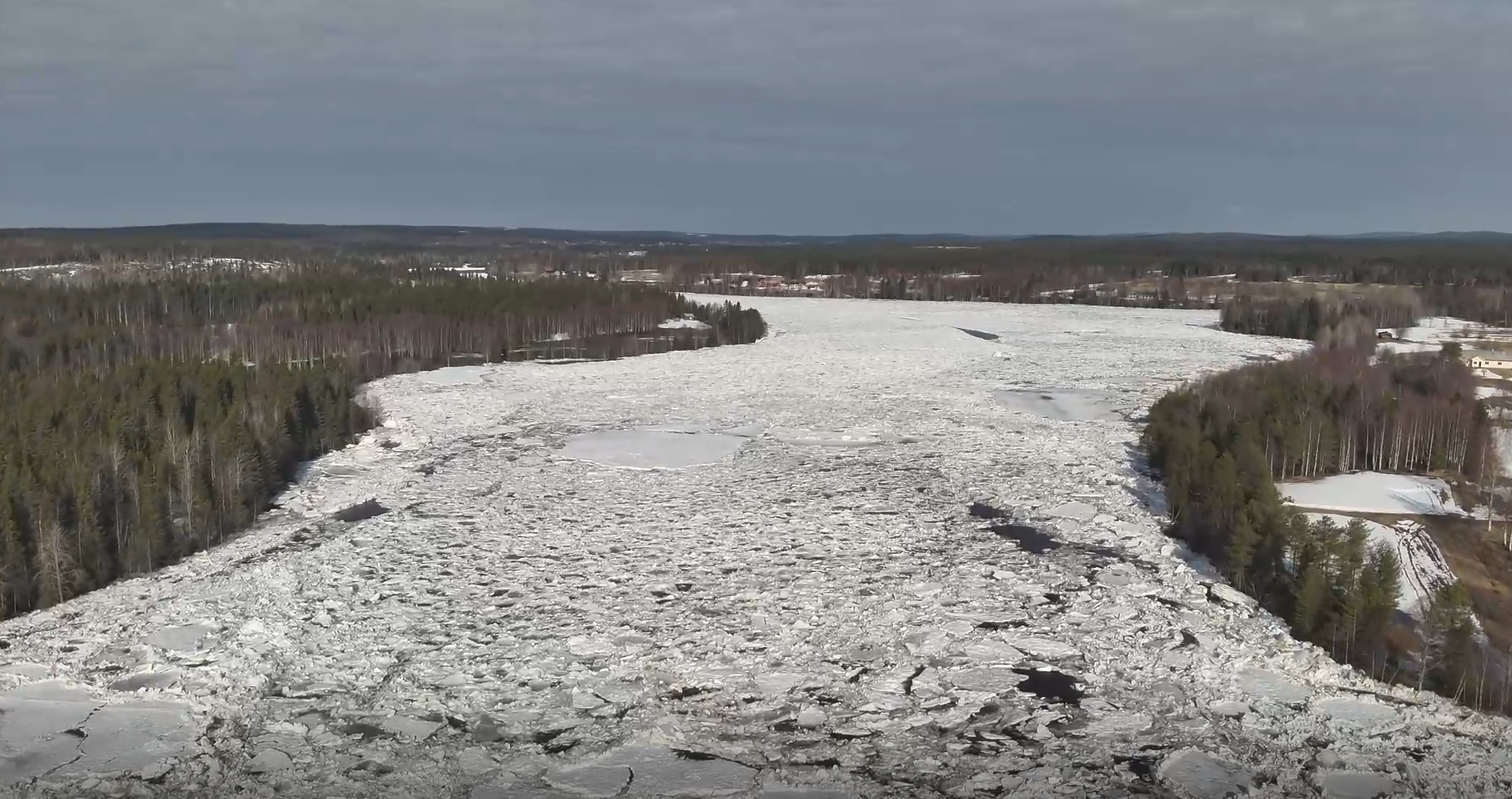 Jääpato Tornionjoen Matkakosella on pienentynyt –suurtulvan toistumisen mahdollisuus länsirajalla on edelleen olemassa