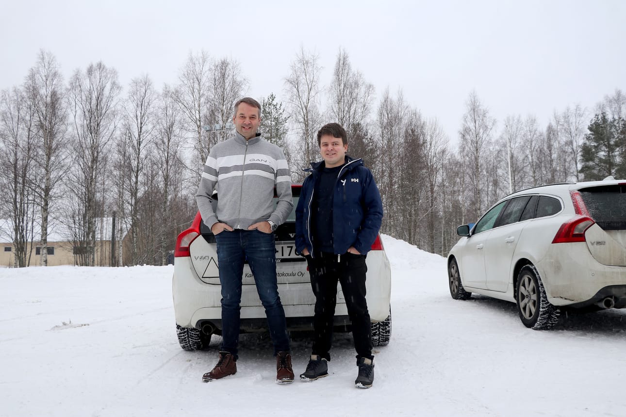 Karstulan autokoulun Petri Piispanen ja Ajo-opetus Harjun Leevi Harju ovat huolissaan siitä, millaiseksi pienten paikkakuntien ajo-opetus tulee muuttumaan.