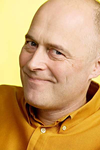 Tony Dunderfelt on kirjoittanut kirjan parisuhteen kemiasta.