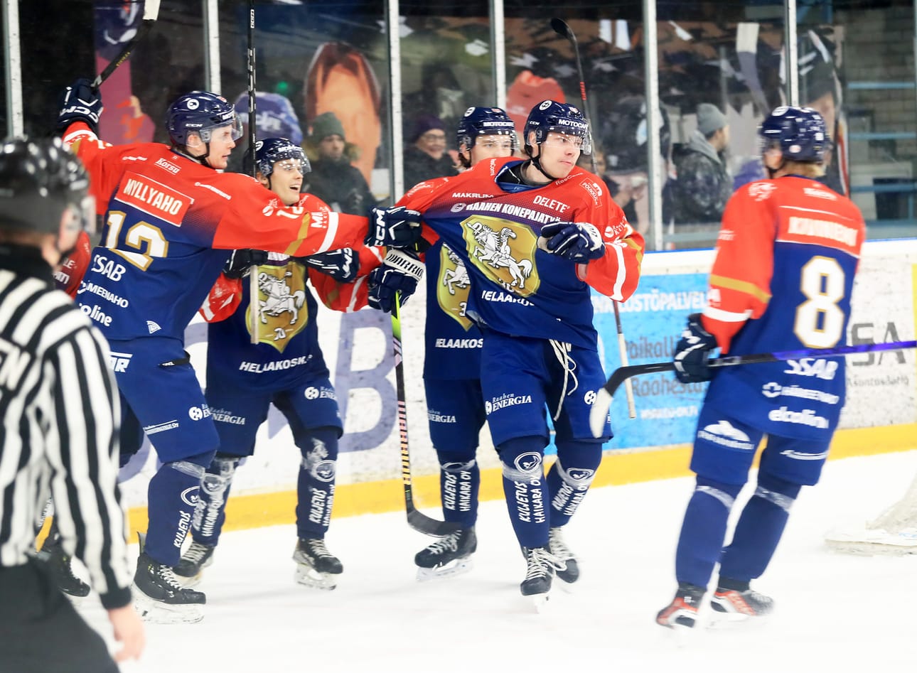 Raahe-Kiekko antoi lauantaina pässeille kyytiä kotihallissa. Parin viikon takainen tappio kääntyi nyt riemukkaaksi voitoksi.
