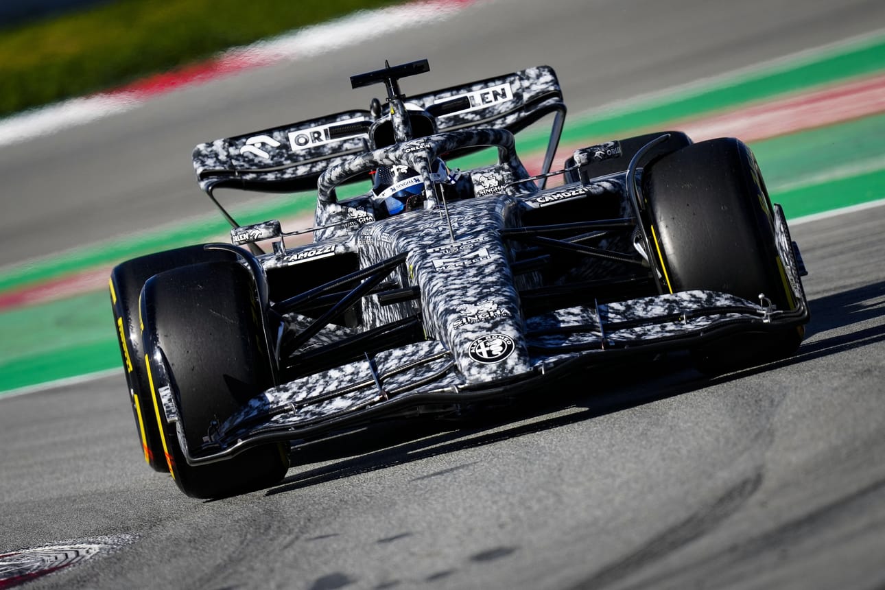 Valtteri Bottas sai torstaina ajettua vain 21 kierrosta Alfa Romeollaan.