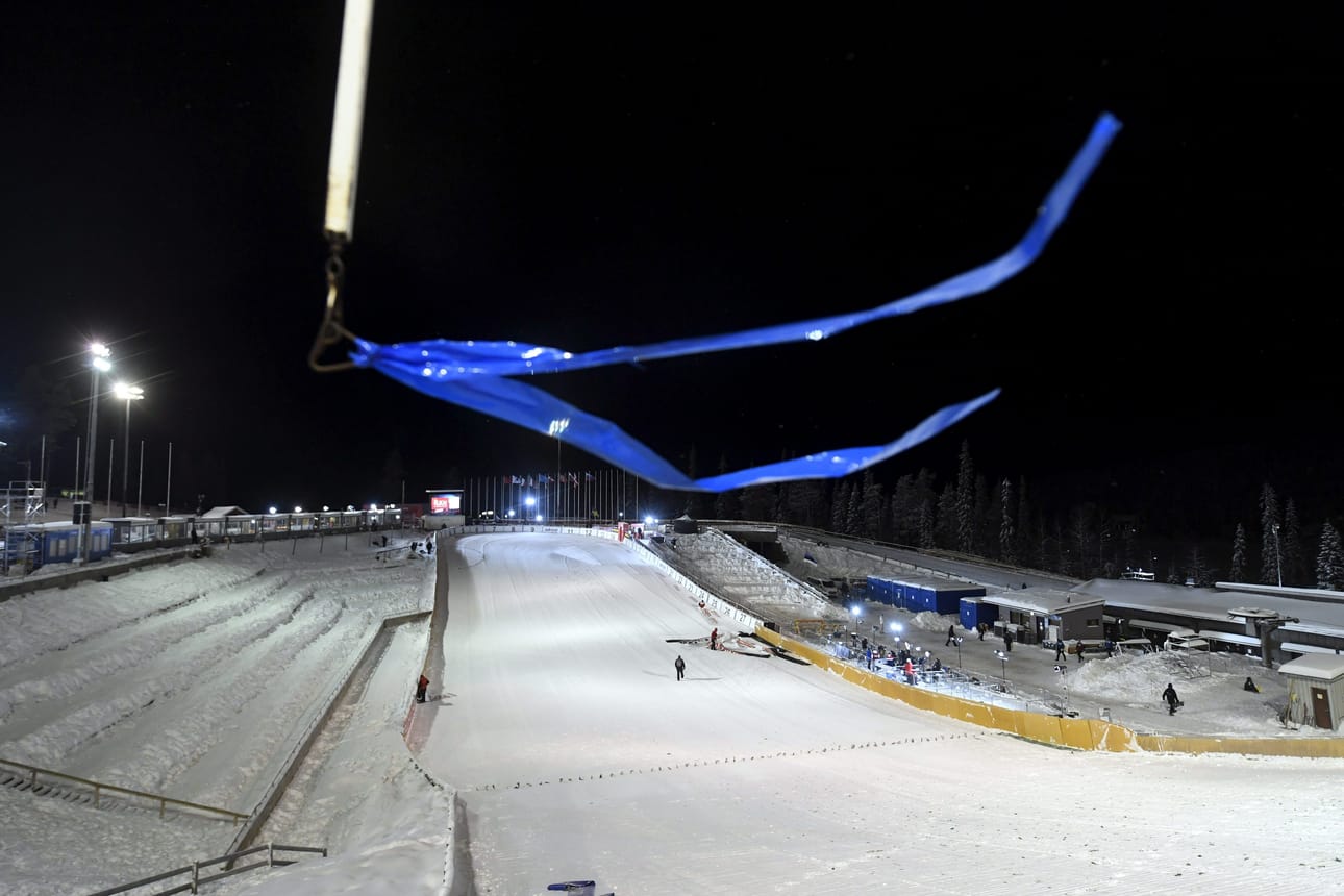 Mäkihypyn Rukan maailmancupin kilpailu 30. marraskuuta jouduttiin perumaan voimakkaan tuulen takia.