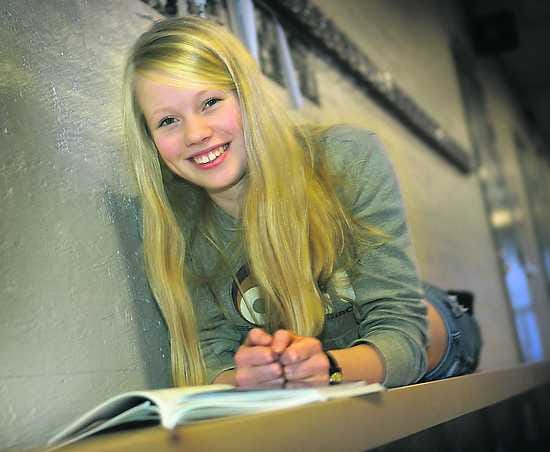 Näyttämölle tekee mieli. Matematiikan lisäksi Noora Hentilä tykkää näyttelemisestä.