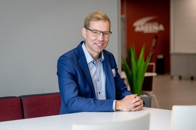 Etelä-Pohjanmaan kauppakamarin uuden toimitusjohtajan Tomi Kohtasen mukaan lähellä hänen sydäntään on yhteistyön tekeminen, jolla yrityksiä voidaan auttaa menestymään. KUVA: ELENA MIKKILÄ