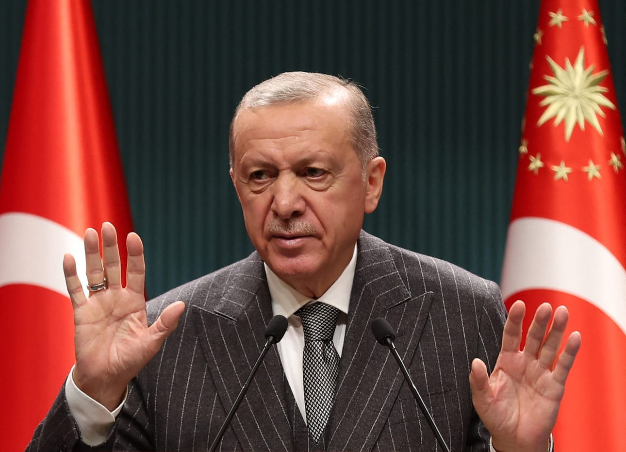 Turkin presidentti Erdoganin mukaan Turkki pitää kiinni "periaatteellisesta ja päättäväisestä" kannastaan, kunnes Turkille annetut lupaukset on täytetty. LEHTIKUVA/AFP