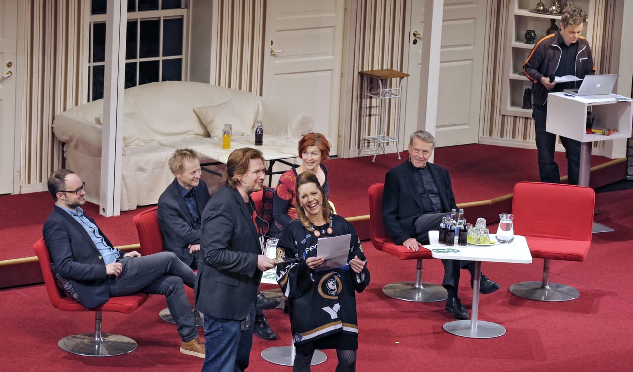Sunnuntain pidettin kolmannet ja viimeiset juhlavuoden kansankäräjät.