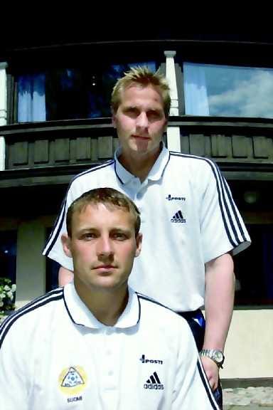 Miehet maailmalla. Mika Nurmelalla (alh.) on menossa viimeinen kausi sopimuksestaan Heerenveenin kanssa. Antti Niemi puolestaan on aloittanut Southamptonissa loistavasti.