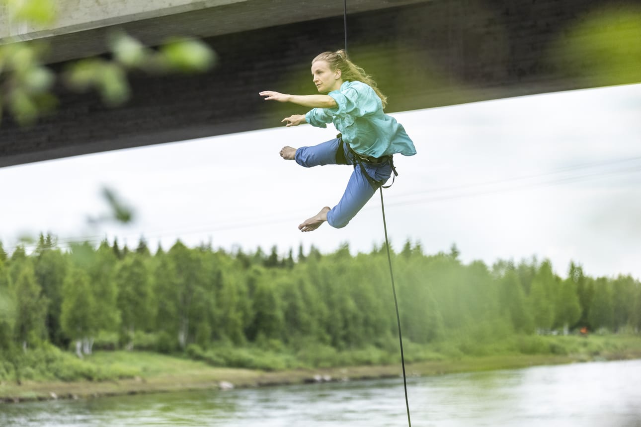 Heidi Miikki tutki liikettä maan, taivaan ja veden välillä perjantaisessa demossaan Hiljaisuus-festivaalilla.