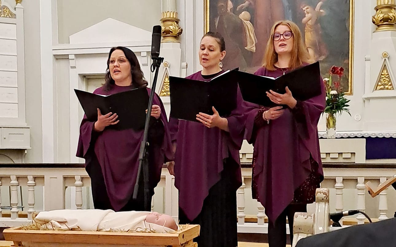 Naistriossa lauloivat Melli Kattelus, Eeva-Maria Laakso ja Liisa Erkkilä.