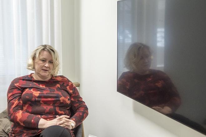 Kriisinhallintakeskuksen uusi johtaja Kirsi Henriksson sanoo alan suomalaistyöntekijöillä olevan maailmalla huippuhyvä maine. Suomalaiset toimivat jalat maassa ja ilman omaa agendaa, eivätkä he ole täynnä itseään. KUVA: Kimmo Penttinen