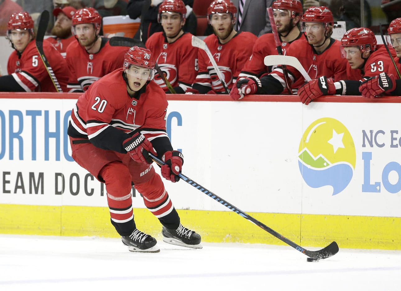 Sebastian Aho jatkaa pelaamista Carolina Hurricanesin paidassa vielä ainakin seuraavat viisi vuotta.