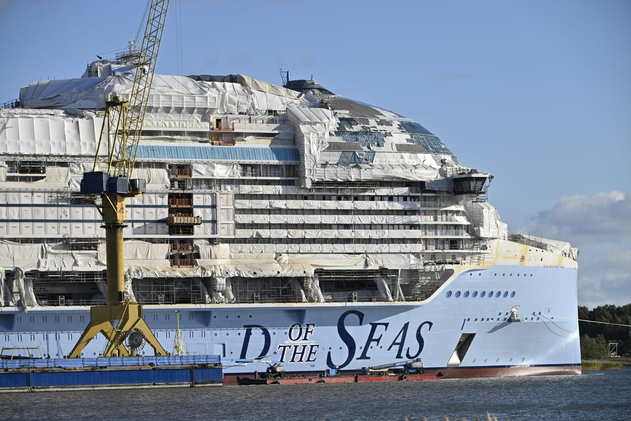 Rakenteilla oleva Royal Caribbeanin Legend of the Seas -risteilyalus kuvattiin Meyer Turku Oy:n telakalla viime syksynä.