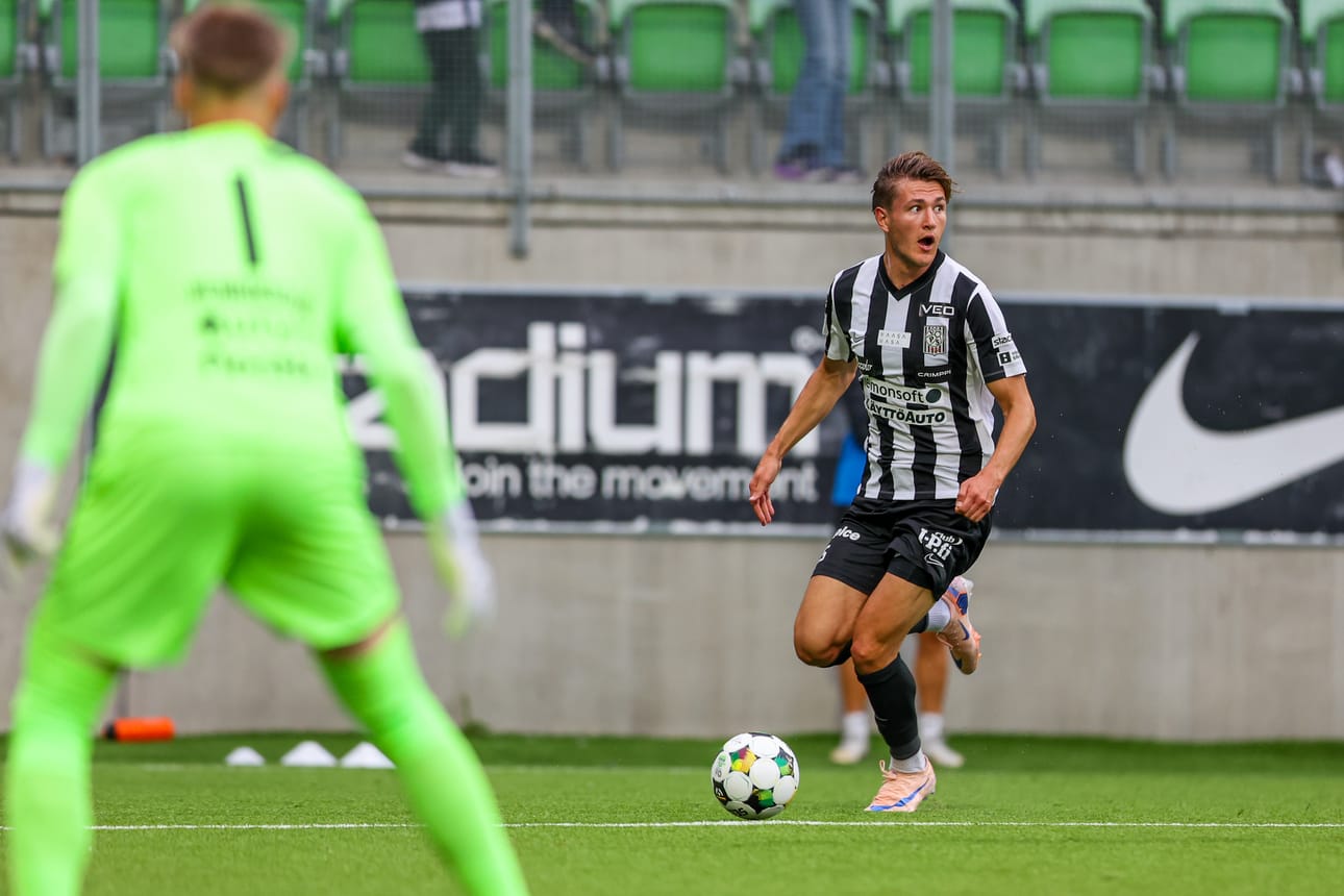 Henri Salomaa alusti Xavier Odhiambon maalin.