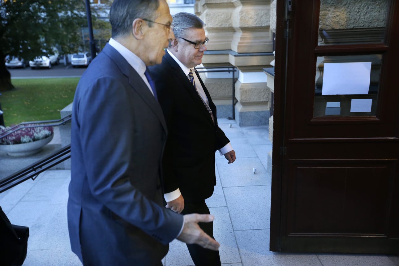 Venäjän ulkoministeri Sergei Lavrov saapui illansuussa Oulun kaupungintalolle.