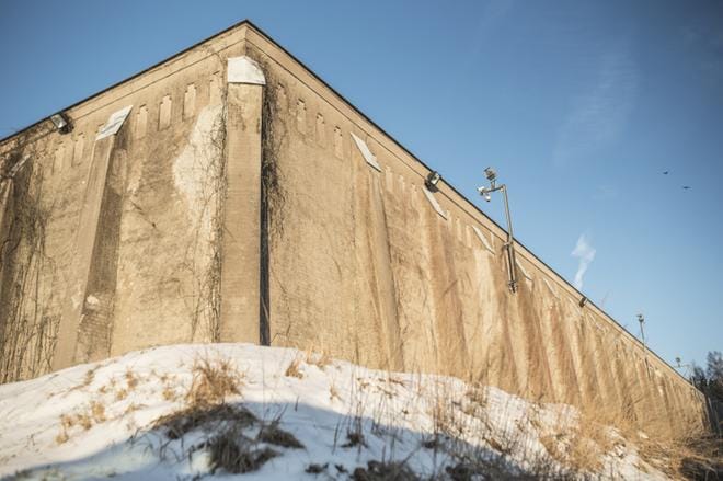 Ehdonalaiseen vapauteen pääsevä Lauri Johansson on istunut tuomiotaan vuosien aikana muun muassa Riihimäen vankilassa. KUVA: Ville-Veikko Kaakinen, arkisto