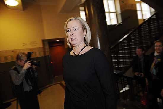 SDP:n puheenjohtaja Jutta Urpilainen perää hallitusta vastuuseen valelääkäreistä.