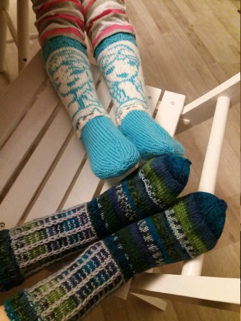 Eija Sunnarborg lähetti kuvan mummin tekemistä villasukista.