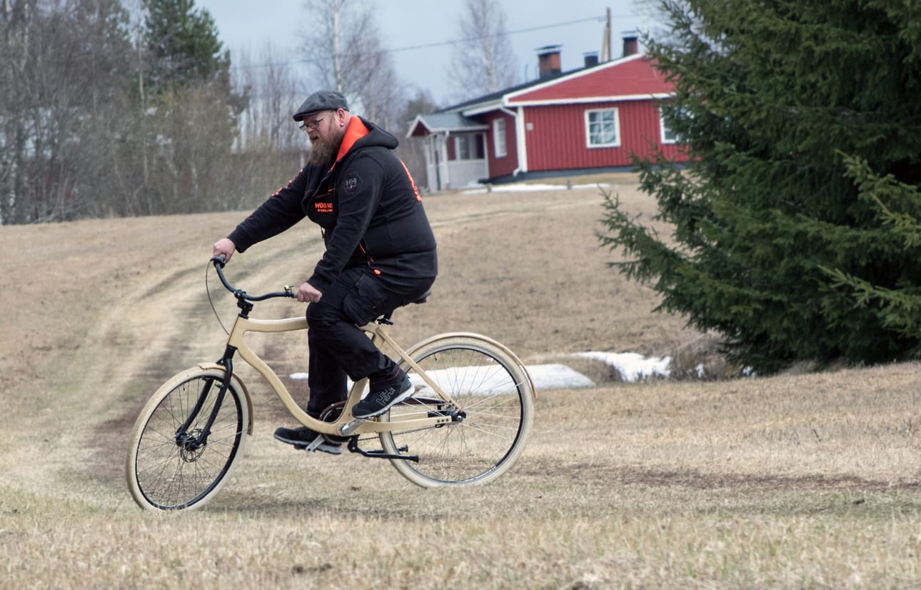 Tommi Rajalan suunnittelema ja tekemä puurunkoinen polkupyörä on nimeltään Finlandia Bike ja naistenpyörä Finlandia Lady. Pyörien rungot ovat pääasiassa saarnipuuta.