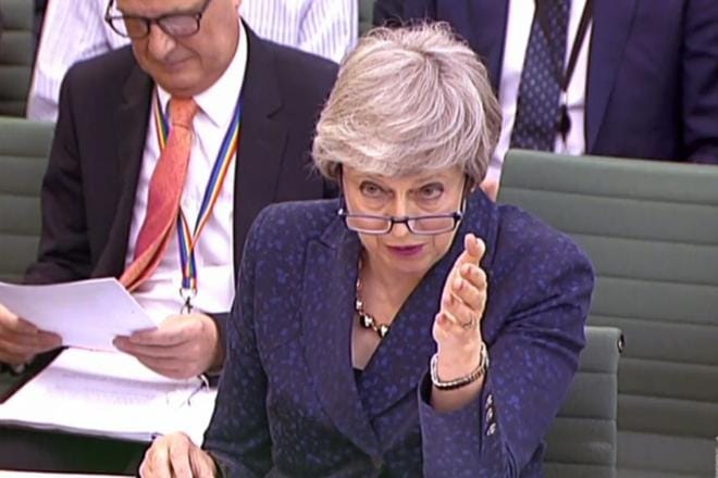 Pääministeri Theresa May toivoo nyt, että Brexit-sopu toteutuu parlamentissa, ennen kuin uuden EU-parlamentin jäsenet aloittavat. Uusi Euroopan parlamentti aloittaa kautensa heinäkuun 1. päivänä. KUVA: UK PARLIAMENTARY RECORDING UNIT / HANDOUT/ EPA