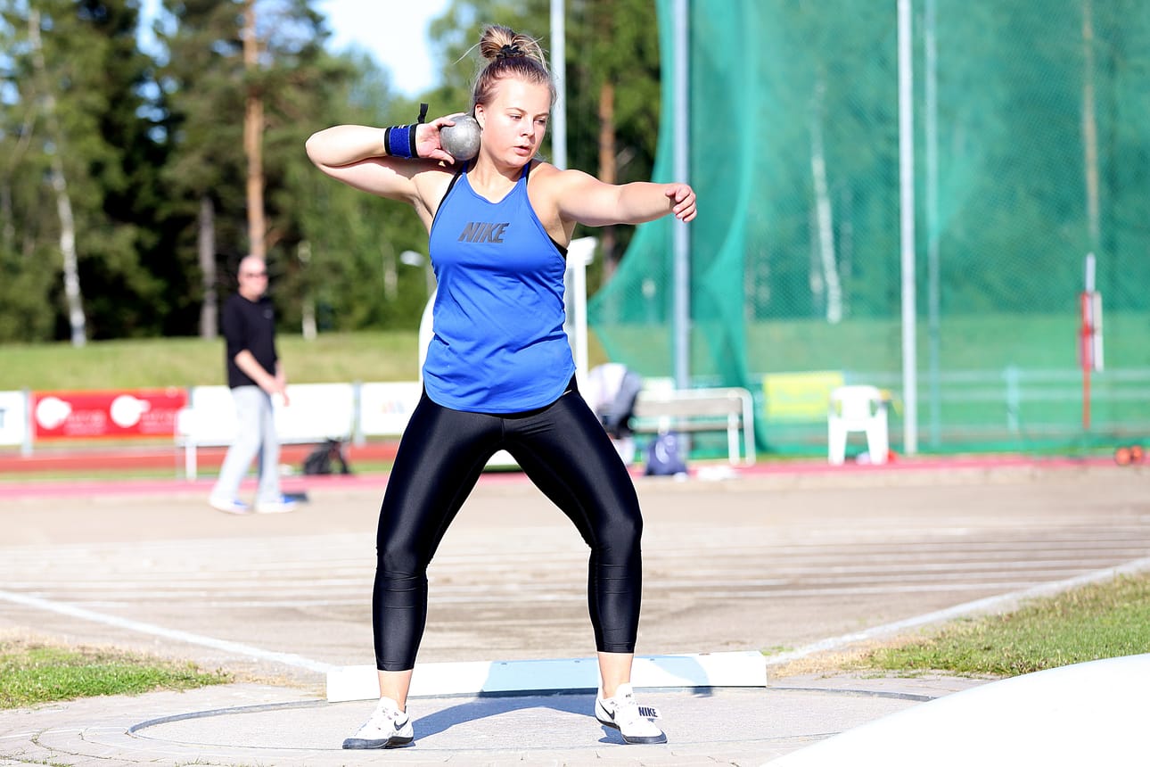 Pudasjärven Urheilijoiden Annukka Saalismaa pukkasi kuularingissä lähelle kauden parastaan.
