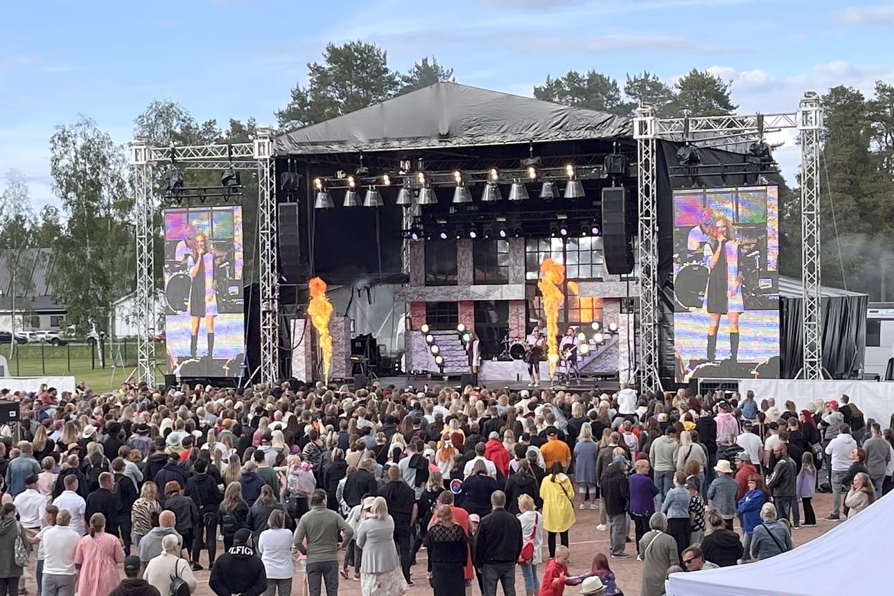 Vuonna 2024 Kitrolle nousi hulppea esiintymislava, kun Haloo Helsinki! saapui esiintymään Alajärvelle.