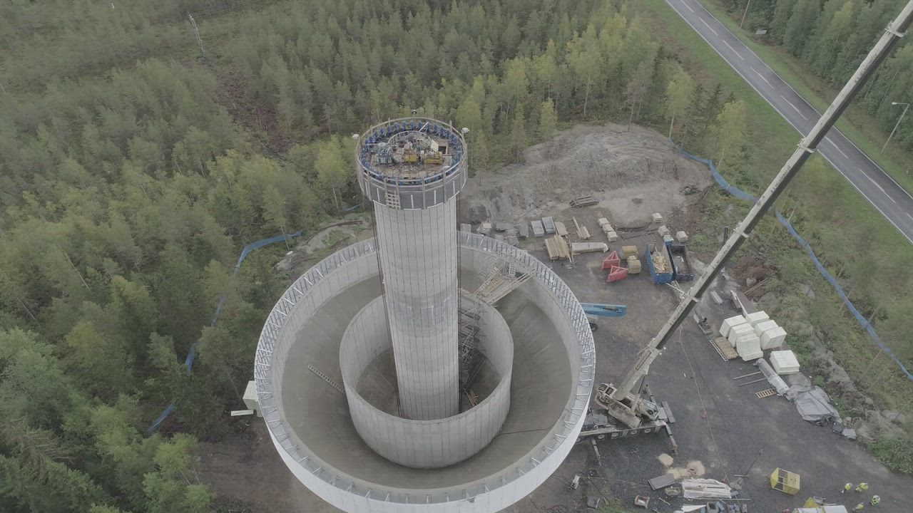 Vesitornin säiliö nousee – katso video