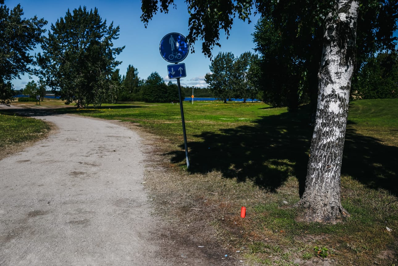 Satama Open Air -festivaalin aikana viime viikonloppuna tapahtui kuolemaan johtanut pahoinpitely Kemin Hahtisaarenrannassa festivaalialueen ulkopuolella. Tapahtumapaikalle oli tuotu kynttilä.
