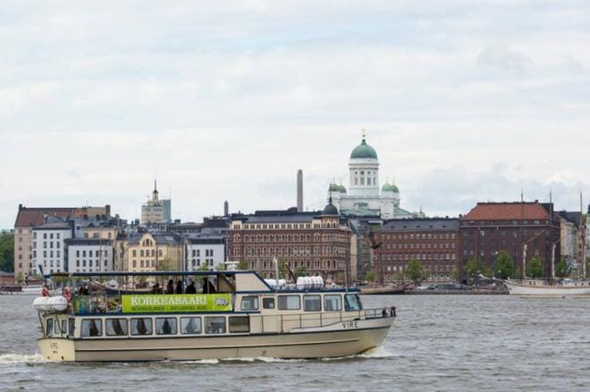 Korkeasaareen kulkee vesibussi. Toimitusjohtaja Timo Ståhlbergin mukaan karilleajo Korkeasaaren reitillä ei ole realistinen uhka. KUVA: Suomen Saaristokuljetus Oy