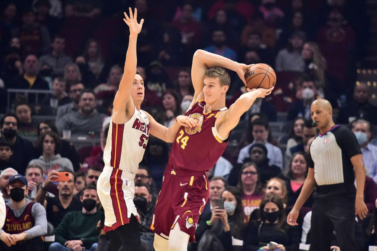 Markkanen heitti ottelussa 14 pistettä ollen joukkueensa neljänneksi tehokkain pelaaja. Kuva aiemmasta joulukuun ottelusta Miami Heatia vastaan. LEHTIKUVA / AFP