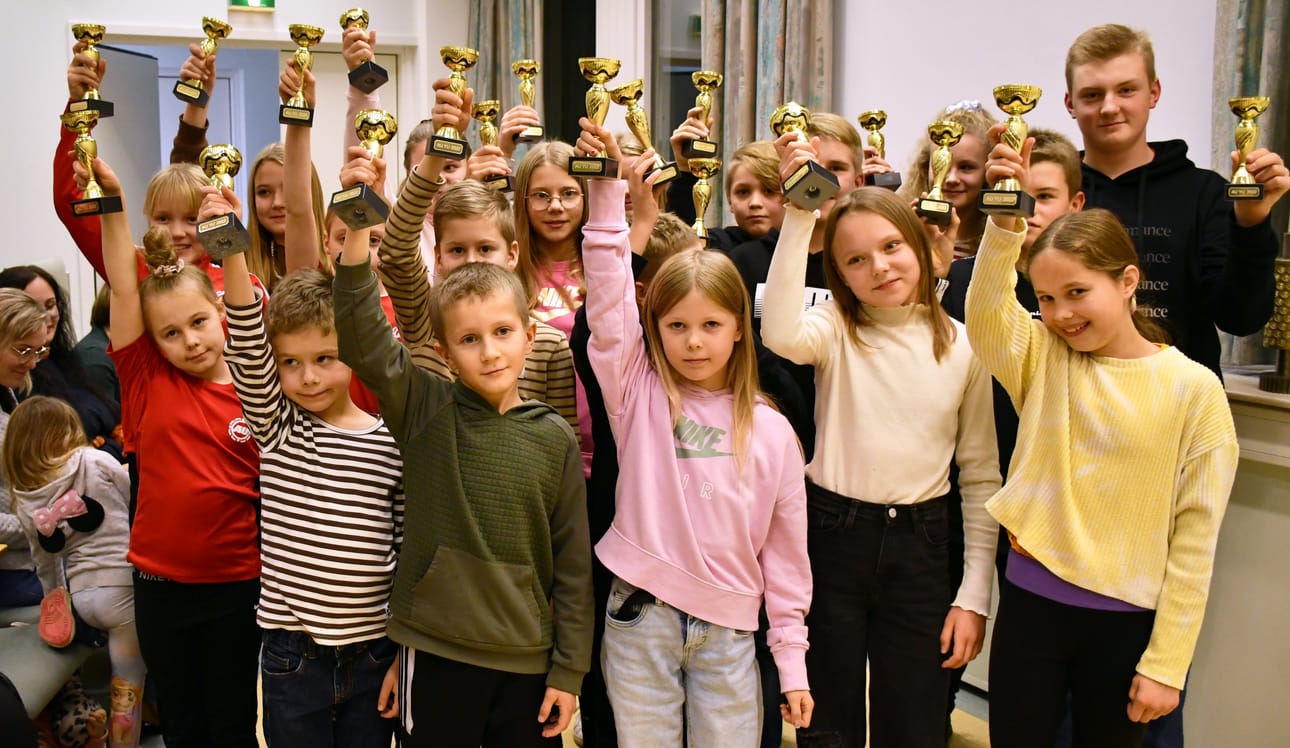 Sisu-ikäisten mestaruuskisoissa mitaleille ylsi 23 sisu-urheilijaa.