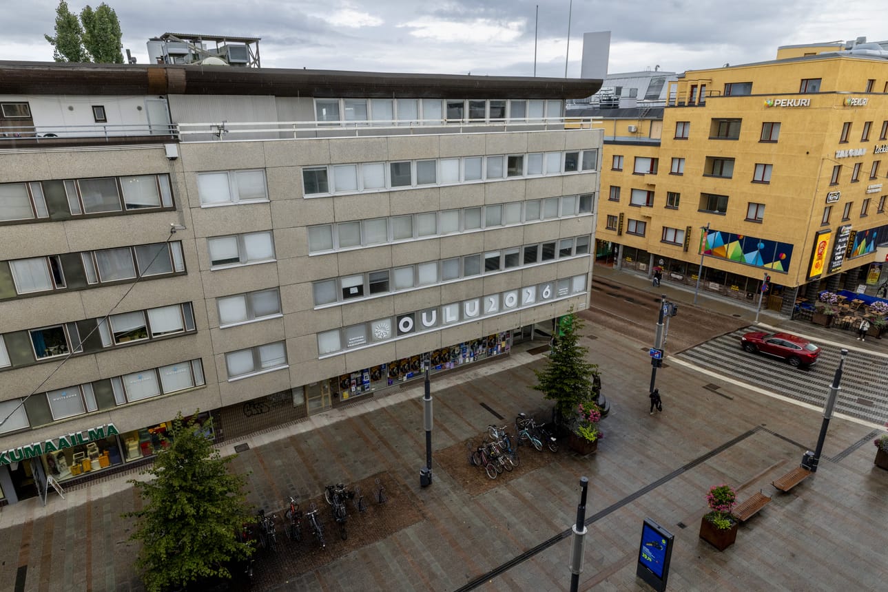 Nykyään tyhjillään olevaa rakennusta Kirkkokadun ja Saaristonkadun kulmauksessa voidaan alkaa purkaa ensi keväänä. Muun korttelin purkamisessa ja rakentamisessa mennee vielä vuosia.