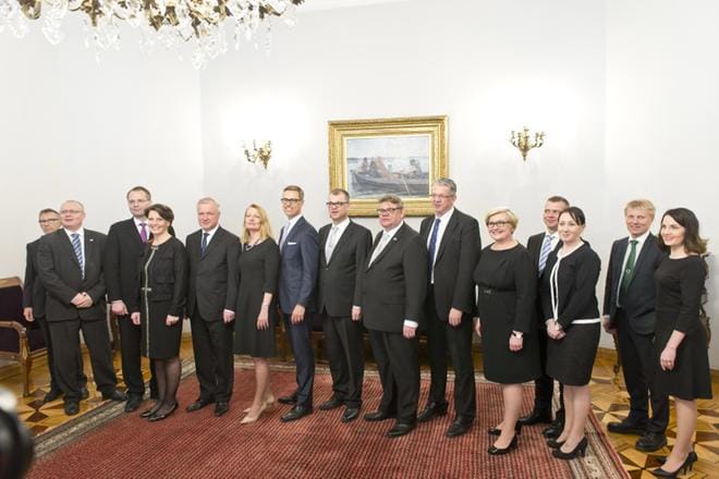 Paljon on muuttunut hallituskauden alusta, jolloin hallituksen johdossa olivat Juha Sipilän lisäksi kokoomuksen Alexander Stubb ja Perussuomalaisten Timo Soini. Sittemmin monet ministerit ovat vaihtuneet ja Perussuomalaiset hajosi. KUVA: