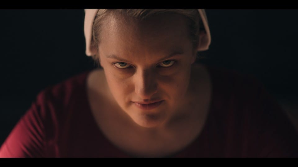 Elisabeth Moss tekee vaikuttavaa työtä Junena The Handmaid's Talen kolmannella tuotantokaudellakin.