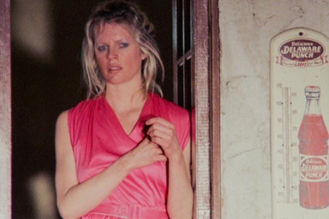 Kim Basinger on May rapistuneeseen motelliin sijoittuvassa draamassa Hulluna rakkaudesta. KUVA: MGM International / Yle Kuvapalvelu