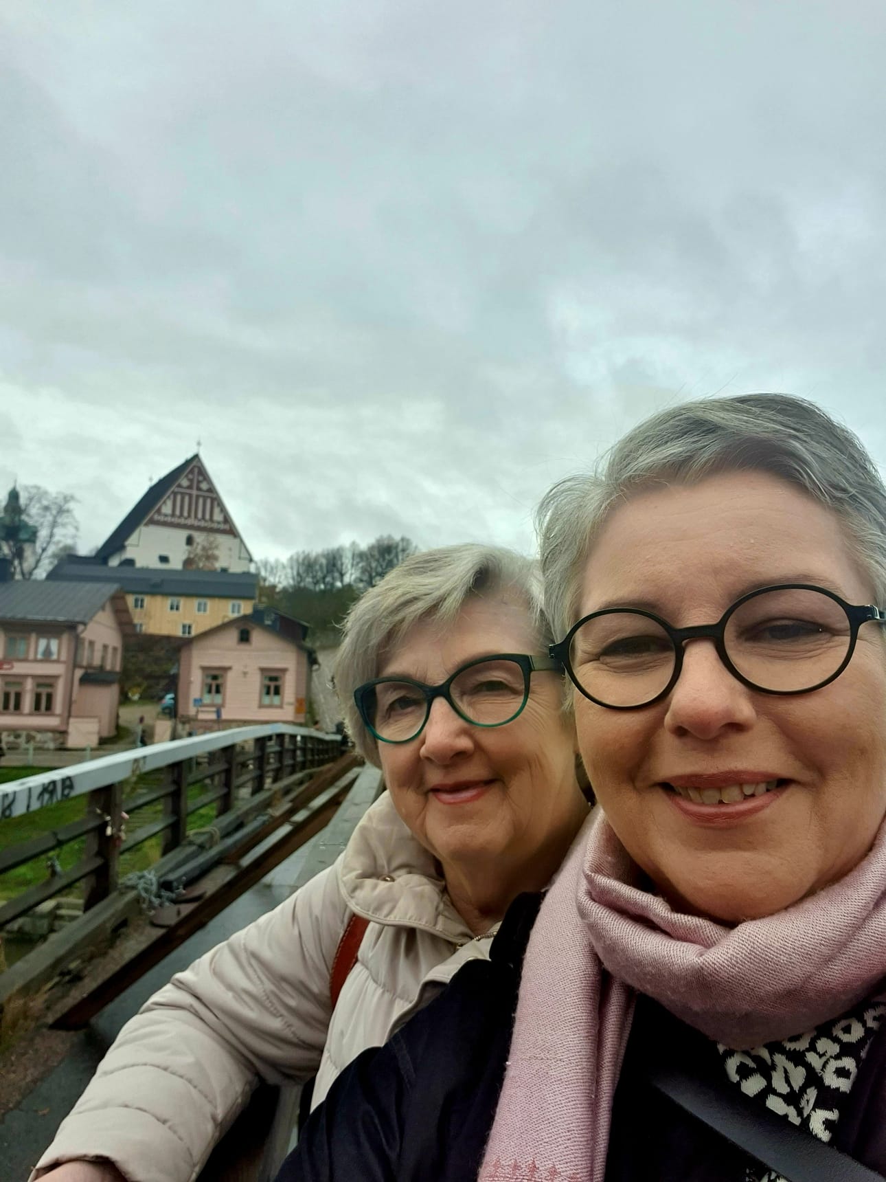 Elina Paavola-Mikkonen oli kuulolla Porvoossa Onni Kivipellon isoäidin Inga Yli-Sikkilän kanssa.