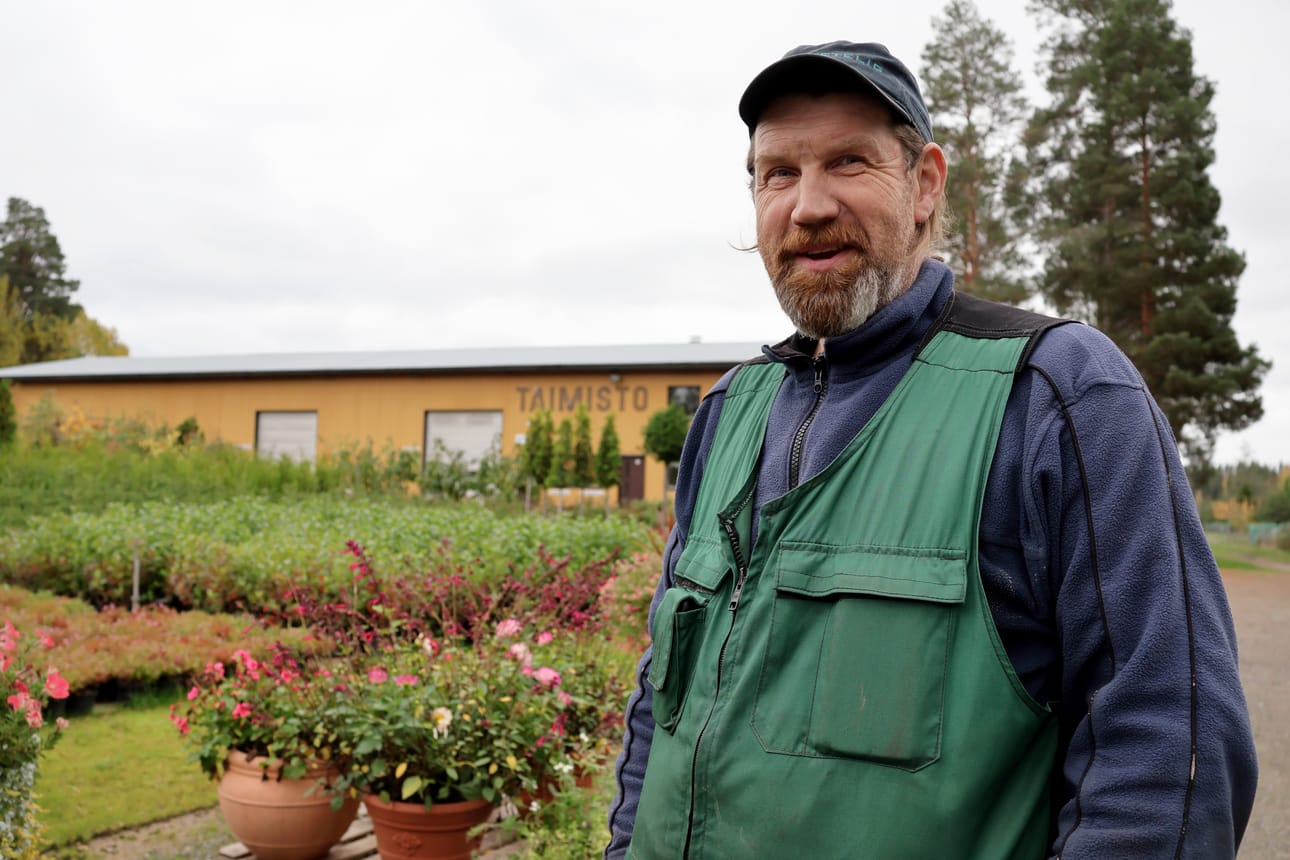 Sami Vuorijärvi ilahtui torstaina, sillä hän näki silloin itselleen uuden perhoslajin. – Olin jo lapsena kiinnostunut perhosista, minulla oli kokoelmakin. Nykyään näen esimerkiksi amiraali-, herukka-, noki-, neito- ja ritariperhosia. Joinakin kesinä olen bongannut haapaperhosia.
