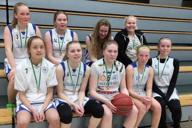 Joukkueessa ovat pelanneet Olivia Havinen,Peppi Itäniemi,Hilma Hänninen,Jemina Männikkö,Adalmiina Syynimaa,Noora Haapala,Neea Rannanpää,Milla Joensuu,Minttu Isoranta ja Wilhelmiina Jaatinen.Valmentajat Jarkko Havu ja Roosa Haapala. KUVA: ROOSA HAAPALA