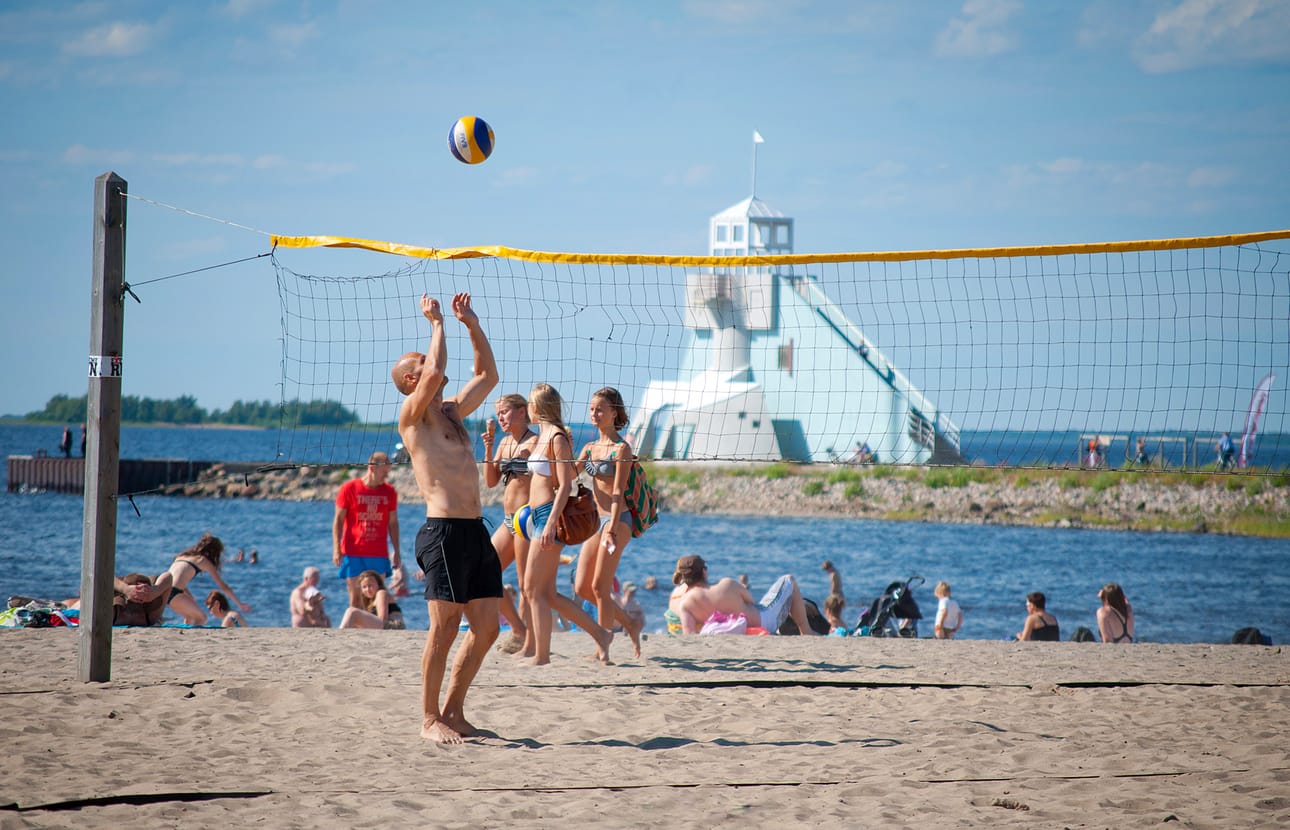 Matkailuala on sesonkiluonteista työtä. Nallikari Seasiden toimitusjohtaja Sirpa Walterin mukaan uudet, aktiviteetteja tarjoavat yritykset ovat alueelle erittäin tervetulleita.