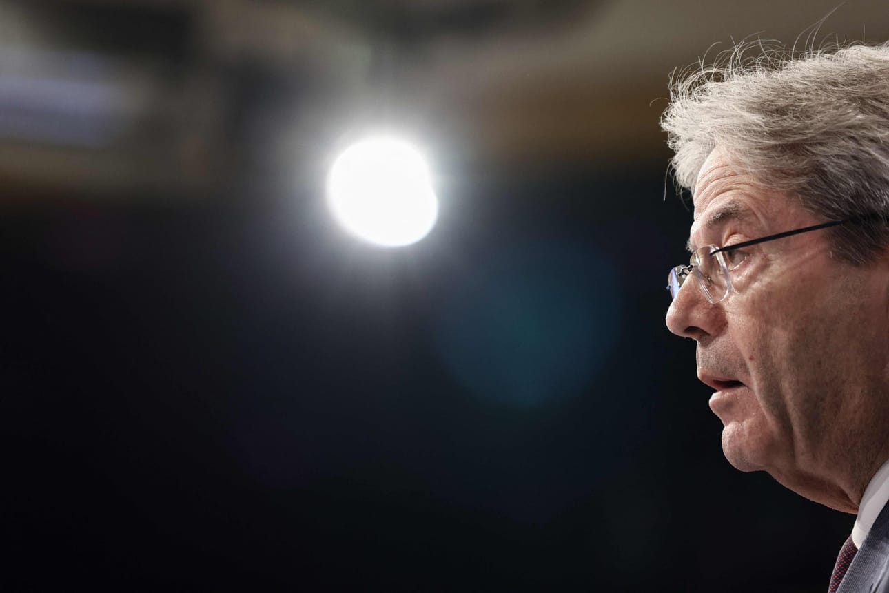 Komissio nosti myös arvioitaan euroalueen tämän ja ensi vuoden inflaatiosta. Kuvassa EU:n talouskomissaari Paolo Gentiloni. LEHTIKUVA/AFP