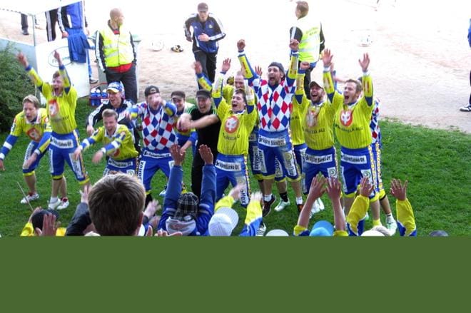 Ratkaiseva ottelu päättyi Ankkureille Haminaa vastaan 2-0 (5-1, 4-0). Ilo oli ylimmillään heti ottelun ratkettua. Kuva: Taavi Kivipelto