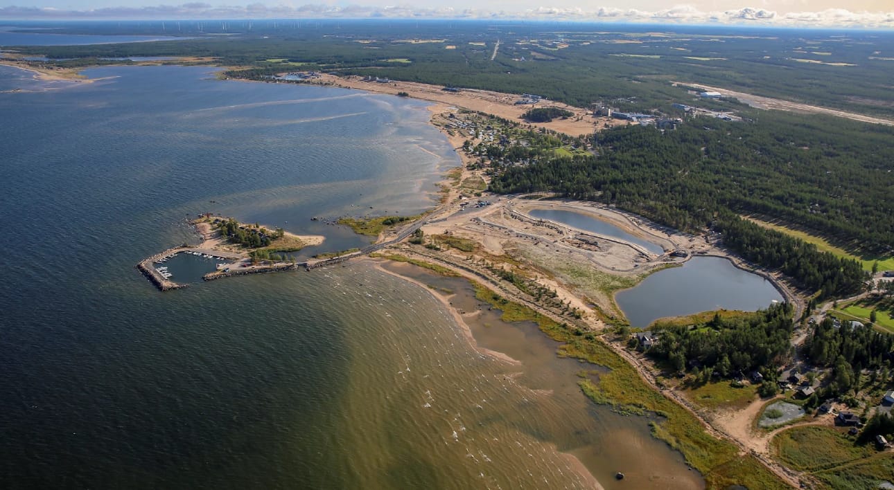 Marinan alue sijoittuu lähelle matkailualueen ydintä.