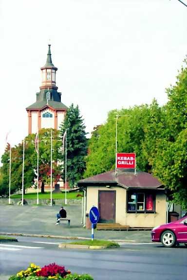 Poliisitutkinta Toijalassa tapahtuneista lasten hyväksikäytöistä on alkuvaiheessa. Nuorison suosituimpia kokoontumispaikkoja on torin grillikioski.