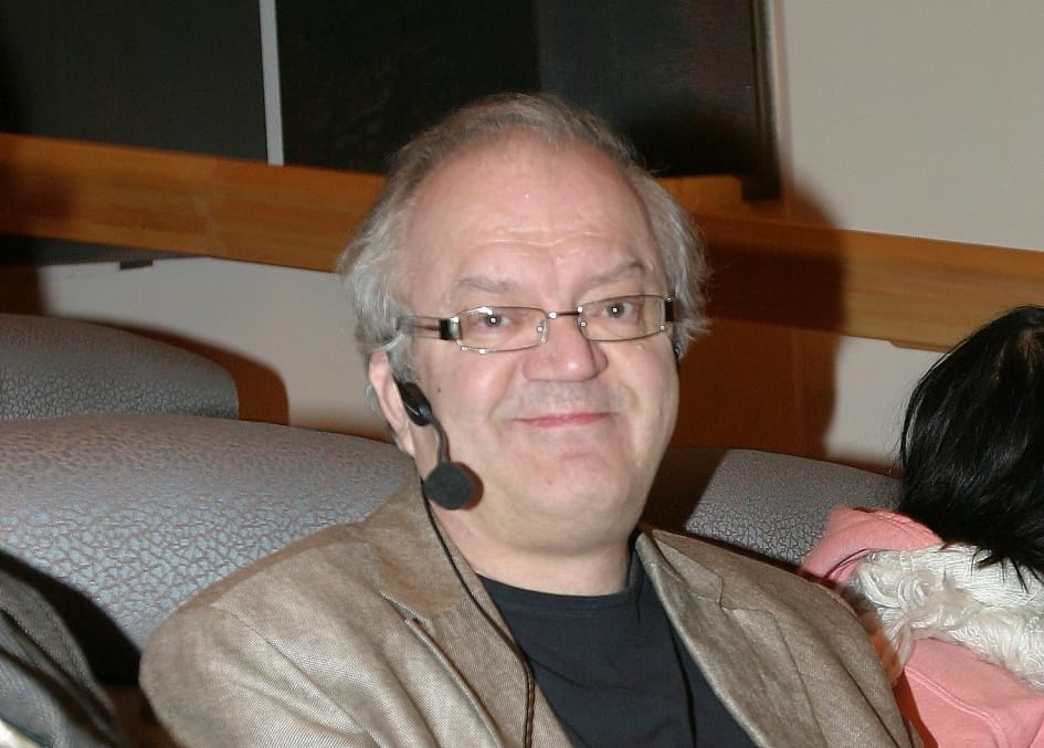 Jari Sinkkonen luennoi Oulaisissa tiistaina.