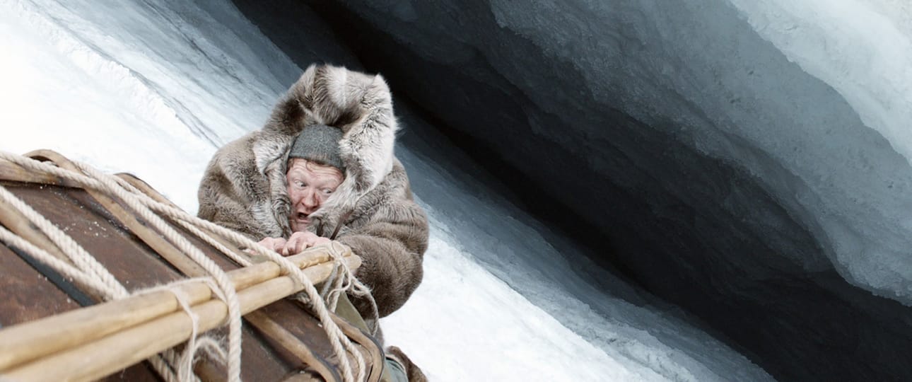 Norjalainen tutkimusmatkailija Roald Amundsen unelmoi maapallon napojen saavuttamisesta ja uhraa tälle pakkomielteelle koko elämänsä. ﻿Nimiroolissa Pål Sverre Hagen.