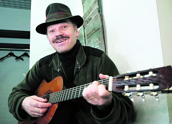 Risto Laitinen Oulunsalosta on Suomen rytmimusiikin ystävät ry:n toiminnanjohtaja.
