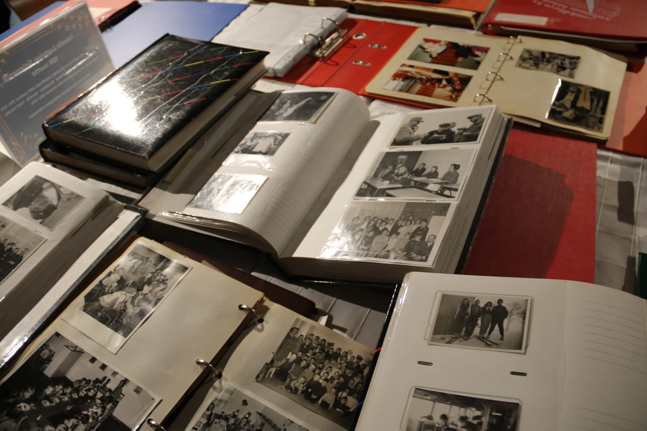 Setlementti Toivola ry juhli sata vuotista taivaltaan Kemissä 2023 näyttelyllä Kemin historiallisessa museossa. Mahdollisista muutoksista yhdistyksen toiminnassa ei kerrota julkisuuteen vielä tällä viikolla.