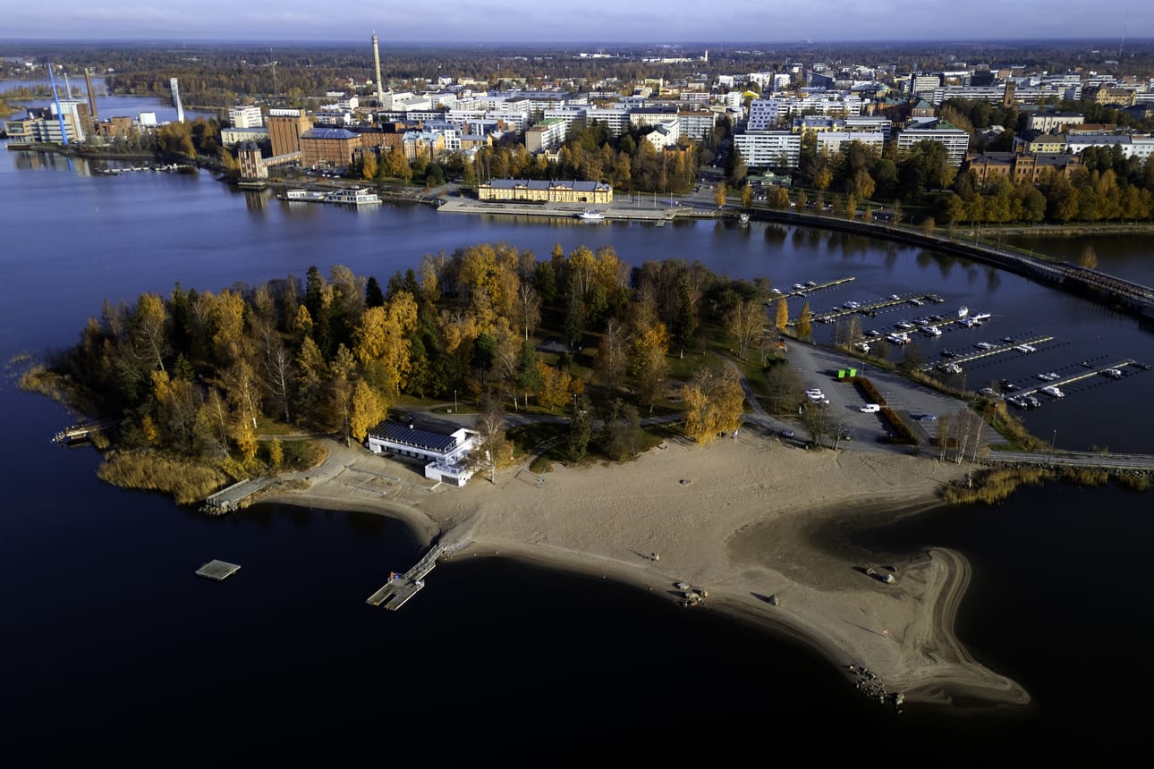 Kaava-alue kattaa Vaasan parhaat paikat. Hietasaari on etualalla. Museonranta näkyy vasemmassa ja Hovioikeudenpuisto oikeassa yläkulmassa. Niiden välissä on Sisäsatama.