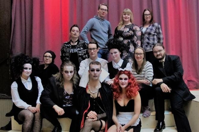 Osa Rampin Rocky Horror Shown esiintyjäkaartia kertoi musikaalista reilu viikko ennen ensi-iltaa. KUVAT: NADIA PAAVOLA